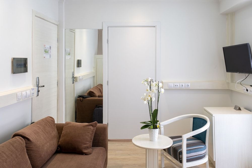 Athens Cypria Hotel Junior Suite, Terrace 3