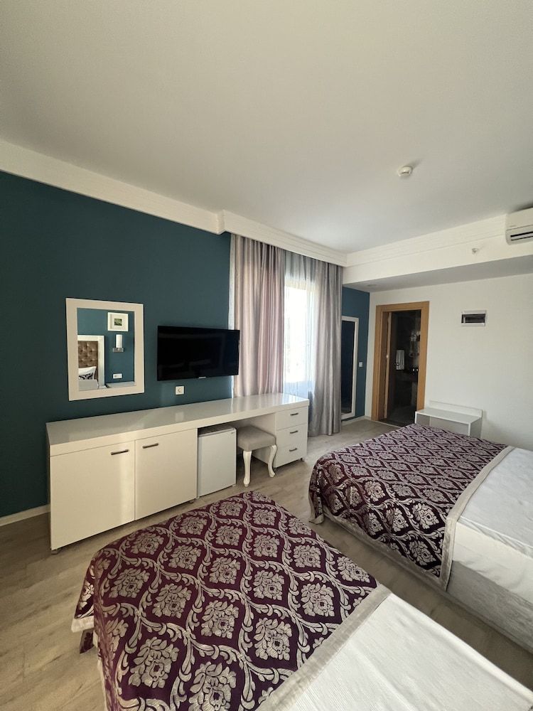 SL La Perla Hotel Kemer All Inclusive Standard Room, Mountain View 11