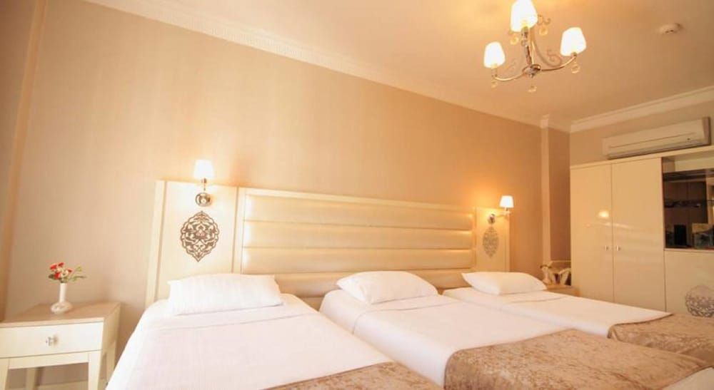 Q Hotel Laleli Standard Triple Room 2