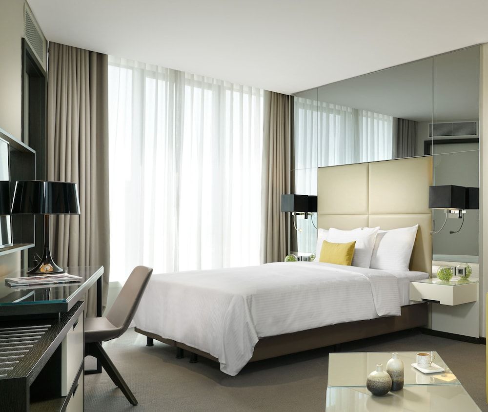 Centro Corner Suite