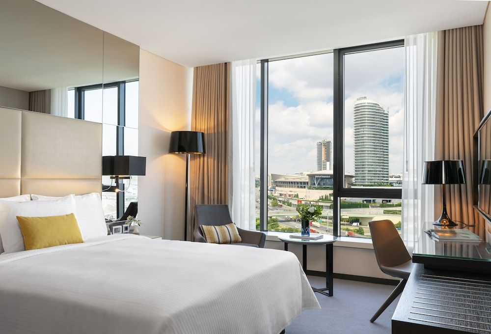Spacious Centro Corner Suite