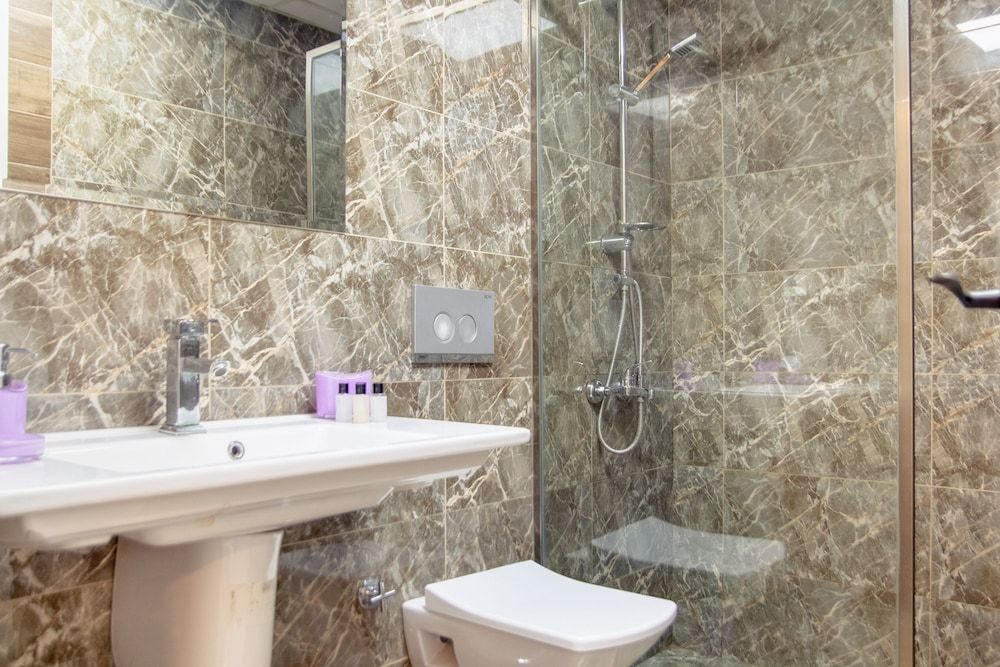 undefined Fi Homes - Adults Only 2