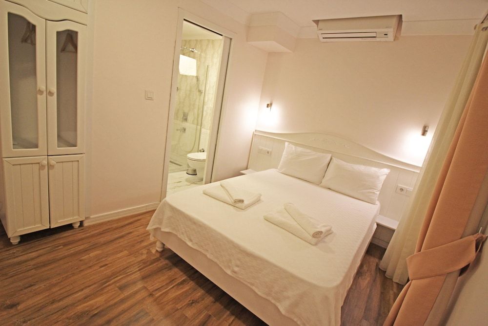 Economy Room, Basement