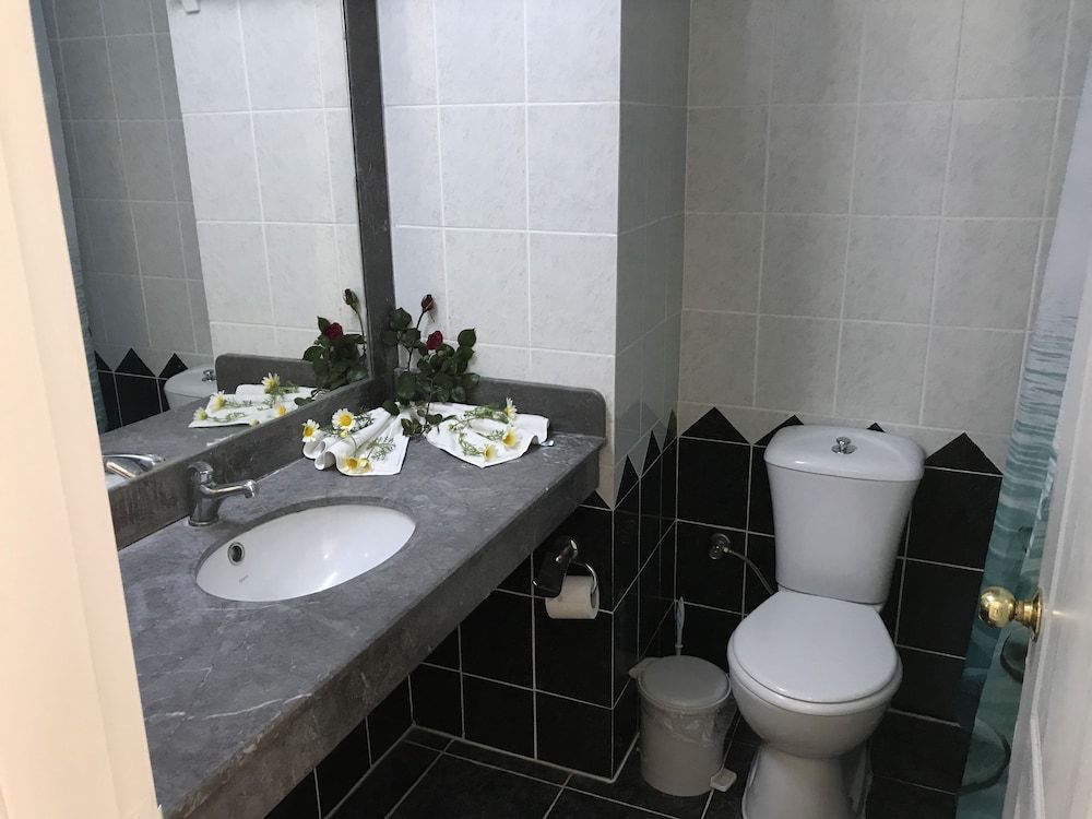 Aymes Hotel Standard Room 7