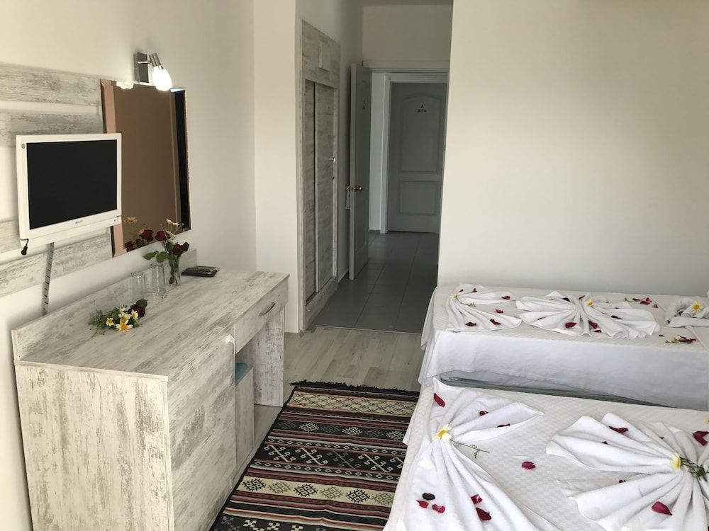 Aymes Hotel Standard Room 5