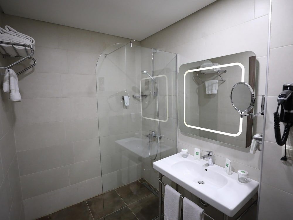ibis Styles Istanbul Bomonti Economy Room, 1 Double or 2 Twin Beds 4