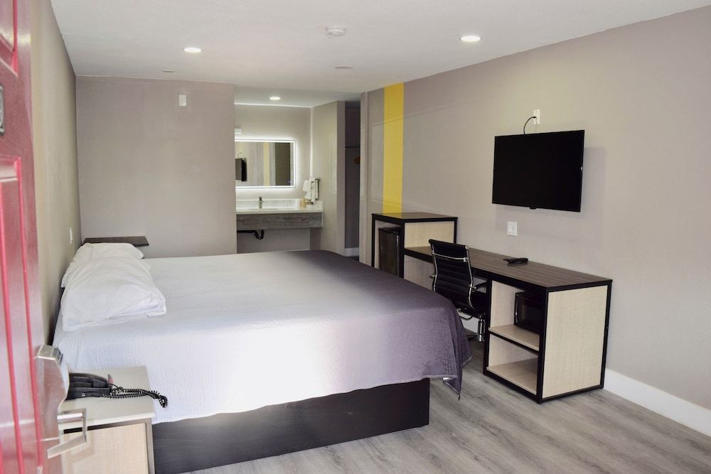 Standard Room, 1 King Bed