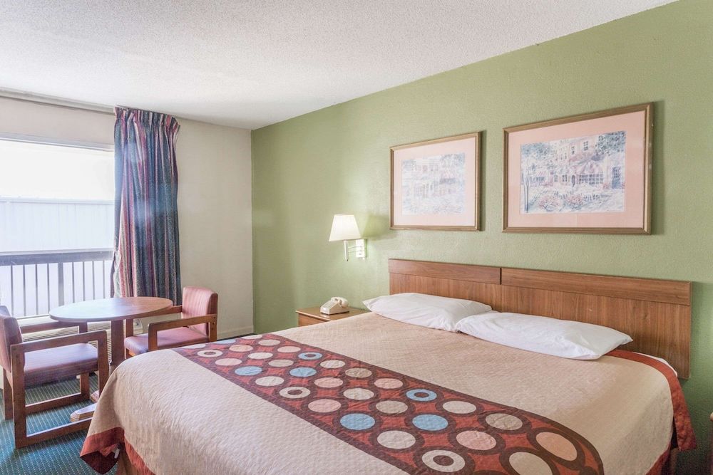 Standard Room, 1 King Bed, Smoking