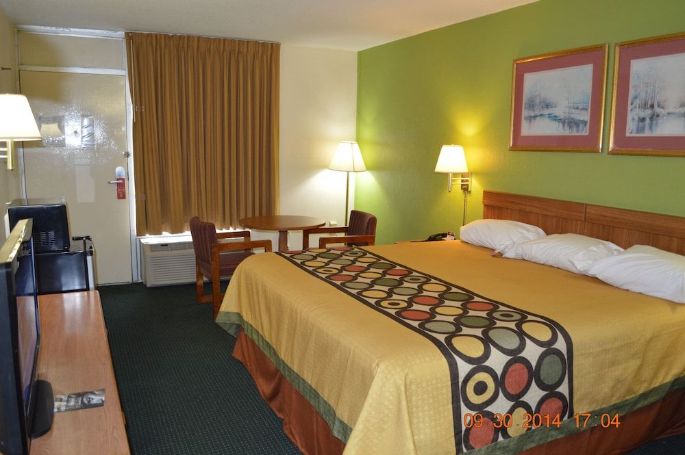 Standard Room, 1 King Bed