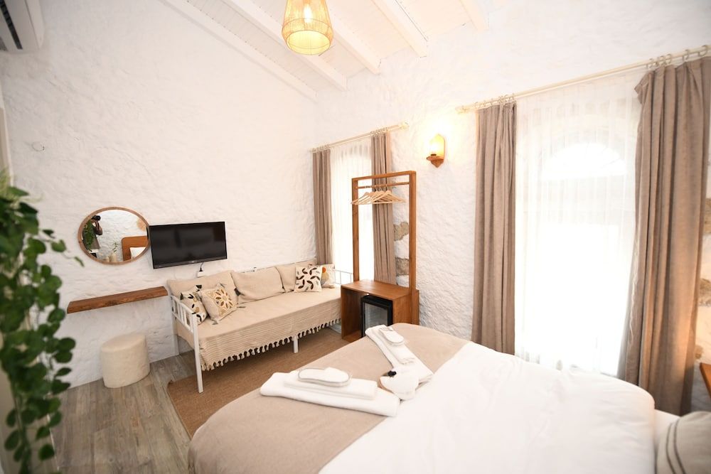 Deluxe Triple Room, 1 Bedroom, Non Smoking, City View
