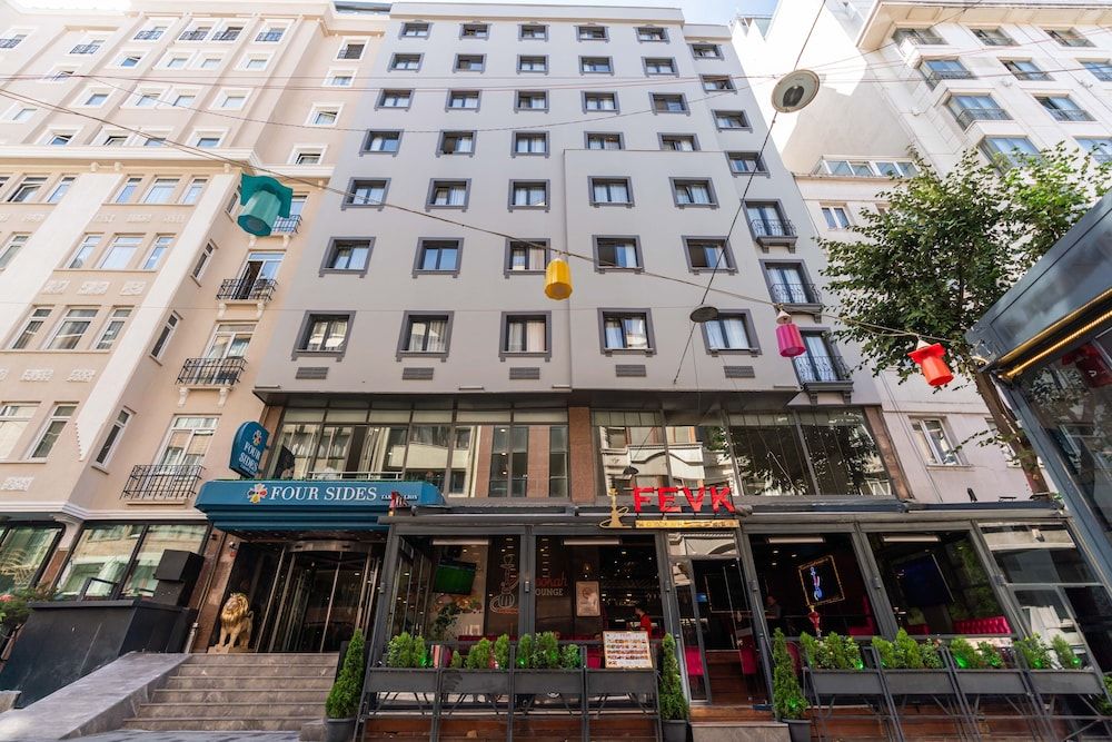 undefined Lion Hotel 6