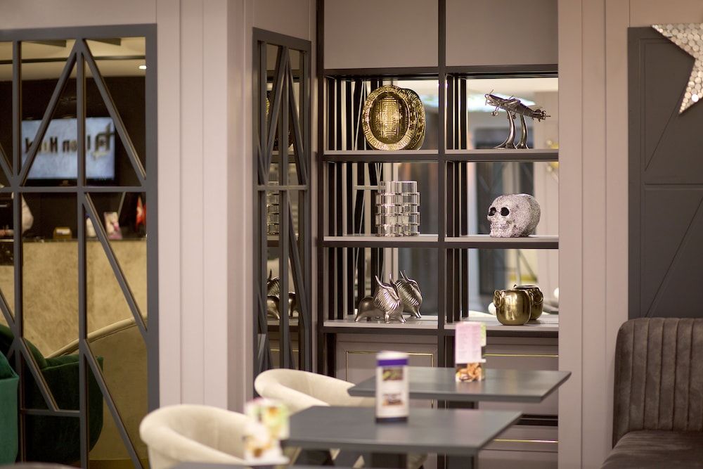 undefined Lion Hotel 9