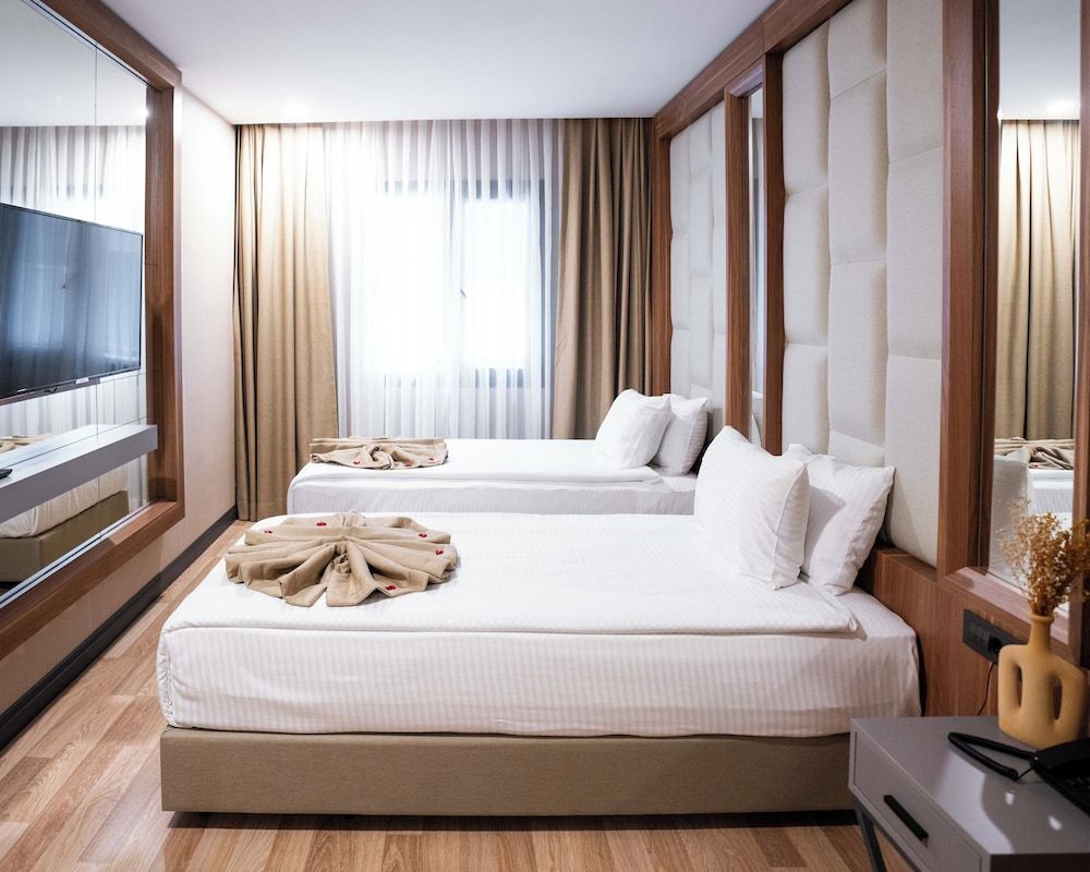 undefined Lion Hotel 3