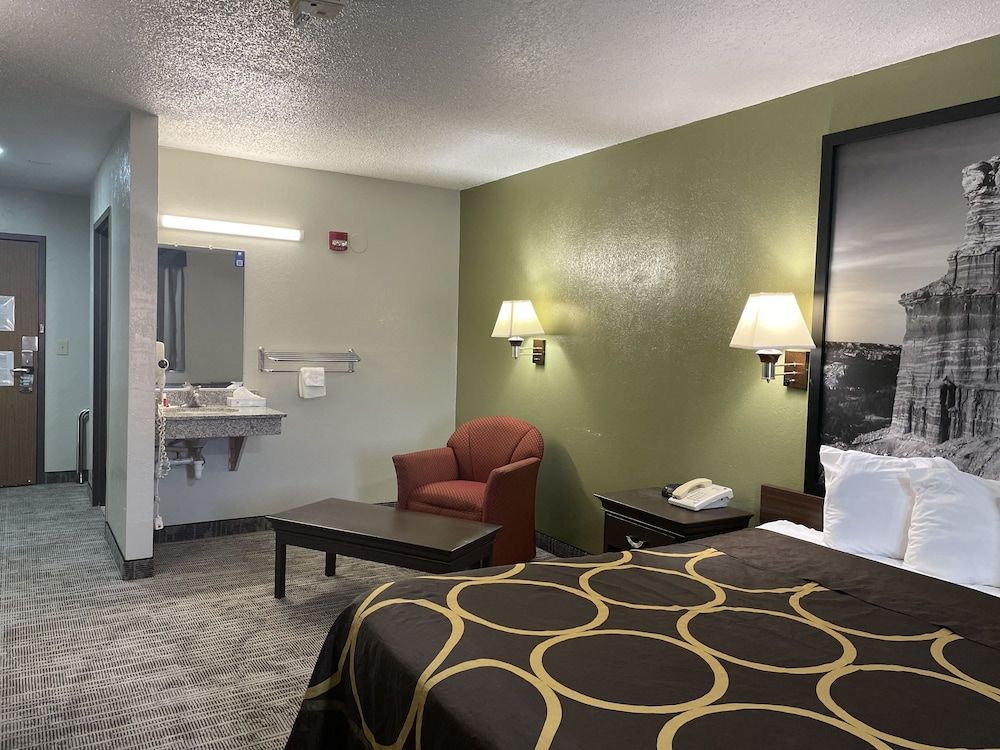 undefined Super 8 by Wyndham Amarillo Central TX 3