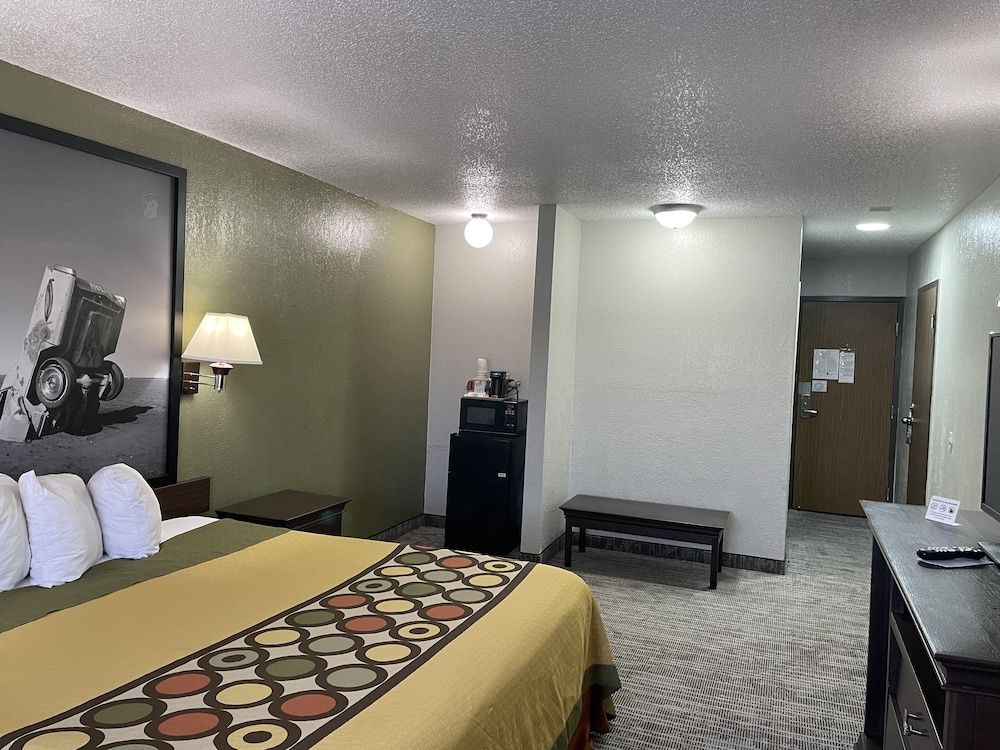 Super 8 by Wyndham Amarillo Central TX Room, 1 King Bed, Non Smoking 2