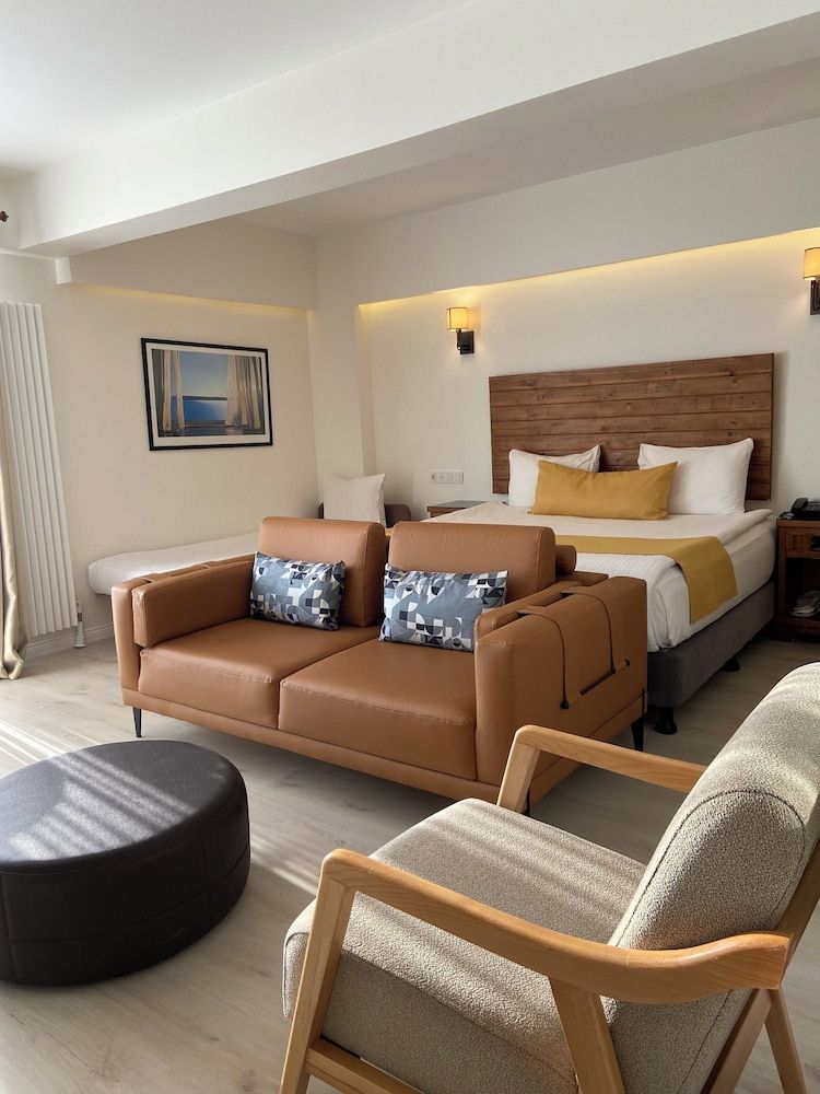 8 Rooms Hotel Deluxe Room, Sea View 4