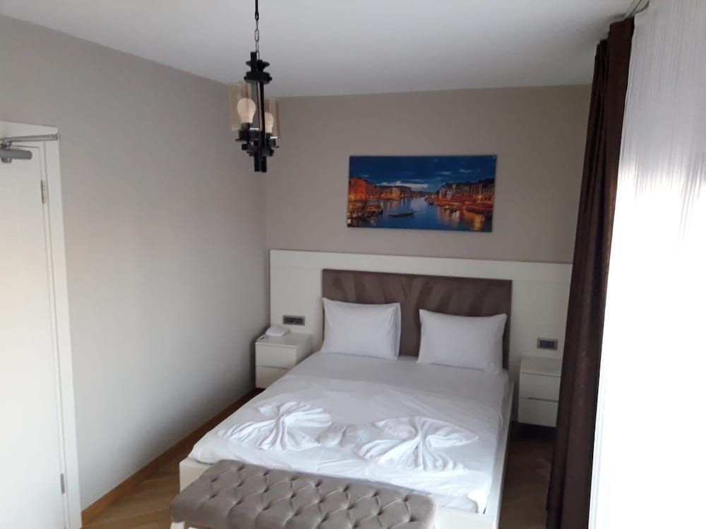 undefined Leader Mansion Hotel & Suite