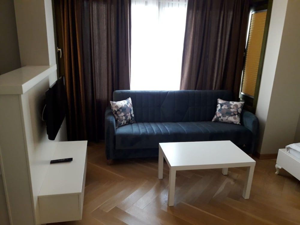 Leader Mansion Hotel & Suite Deluxe Room 2