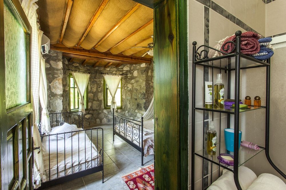 Otantik Tas Ev Basic Triple Room 5