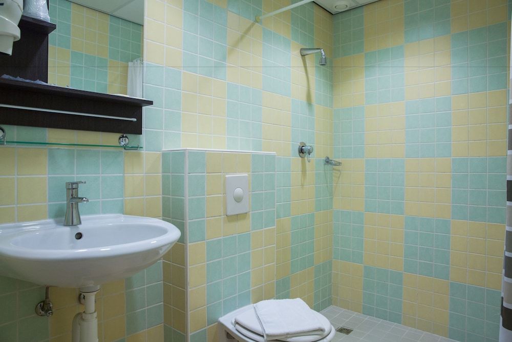 Hotel Zwanenburg Quadruple Room, 2 Double Beds 3