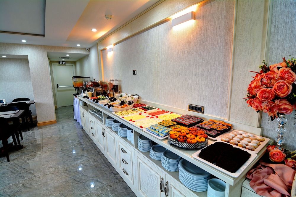 undefined Novelty Hotel 6