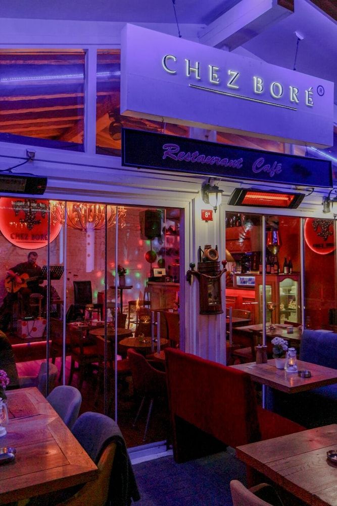 undefined Chez Bore 10