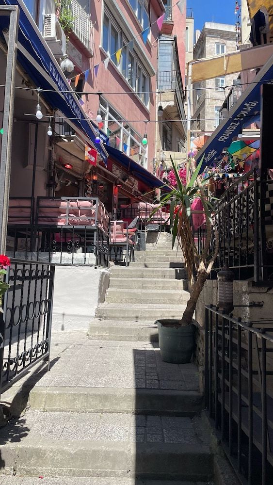 undefined Chez Bore 7