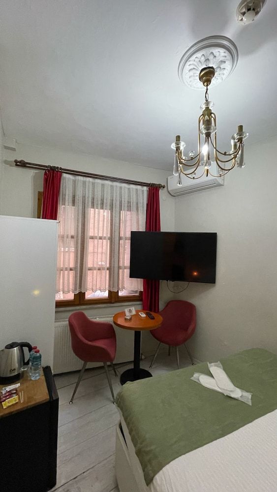 undefined Chez Bore 2