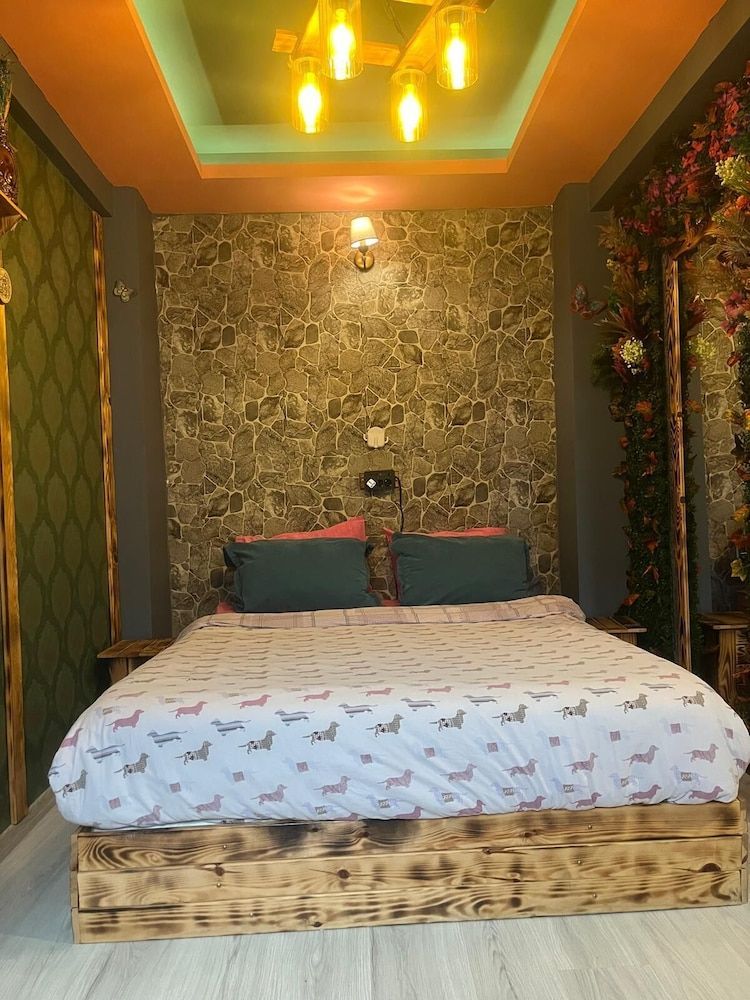 Marvel Suites- Adults Only Superior Double Room 5