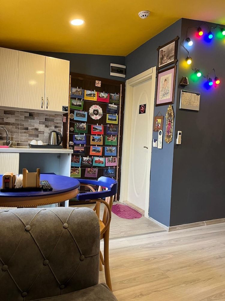 Marvel Suites- Adults Only Deluxe Room 7