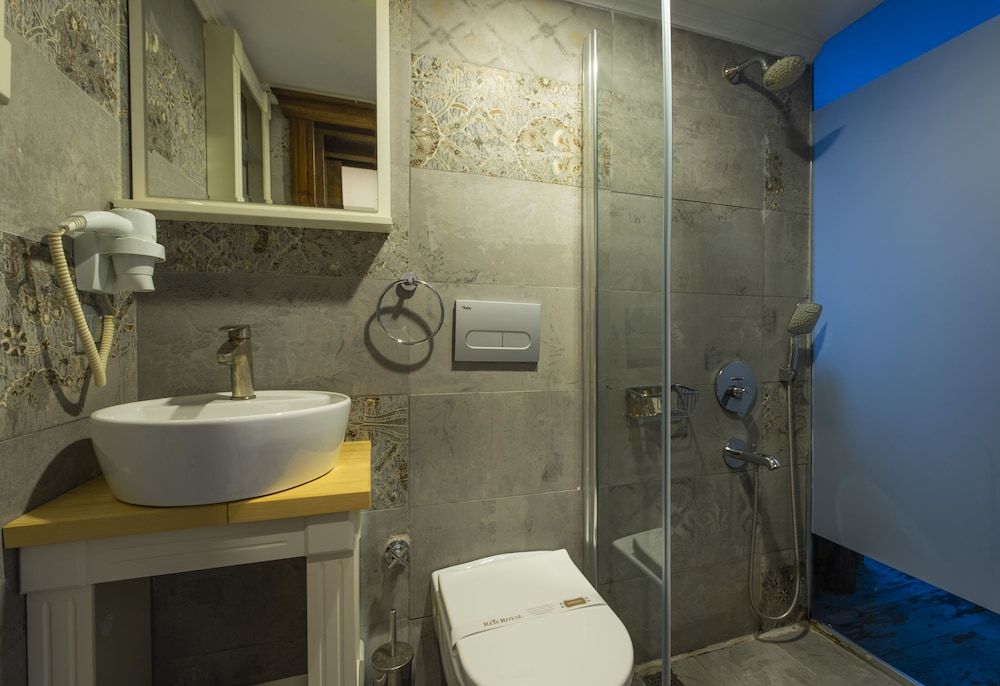 Reis Royal Hotel Standard Double Room 4