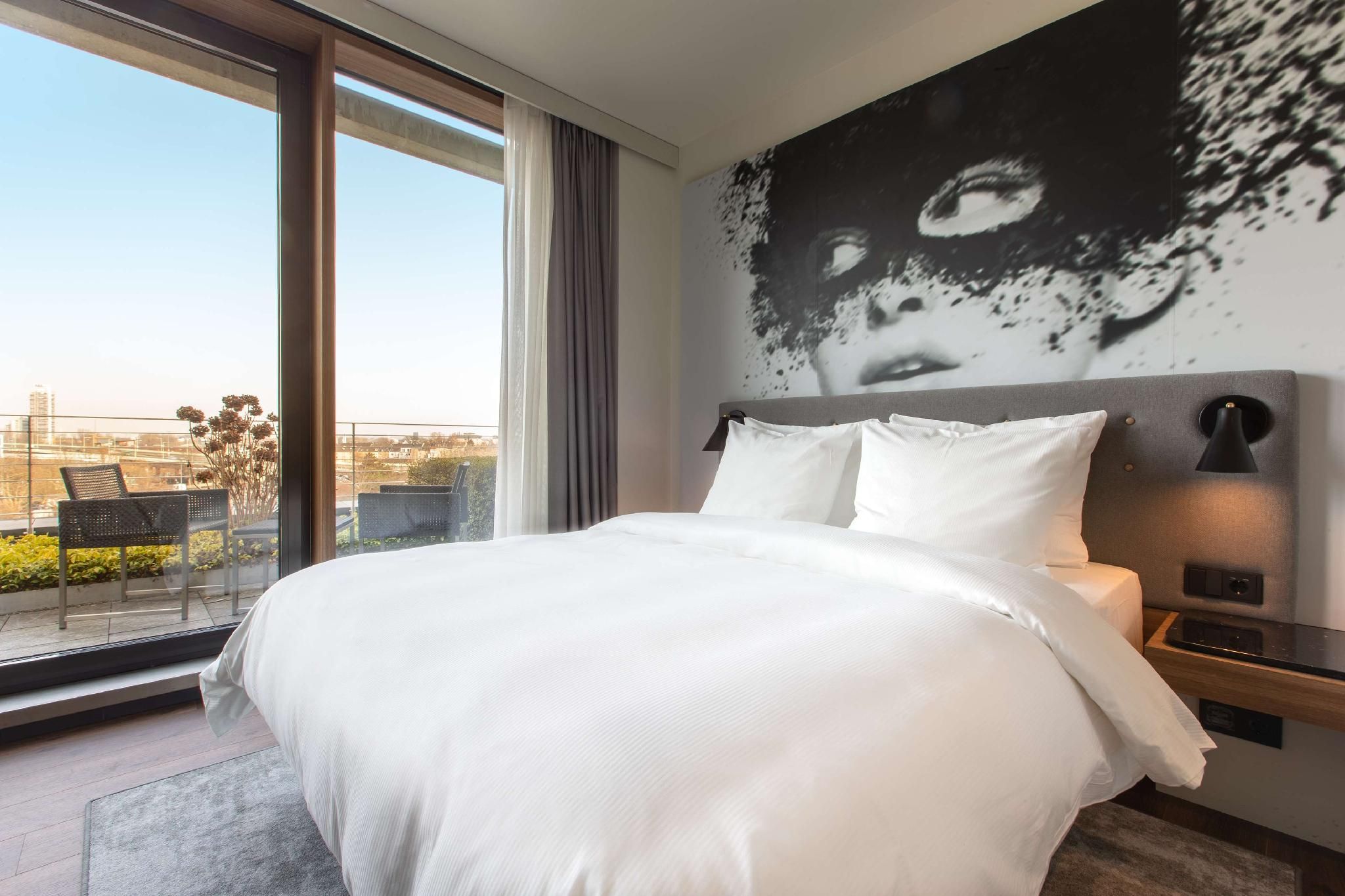 Premium Room - Balcony - 1 Queen