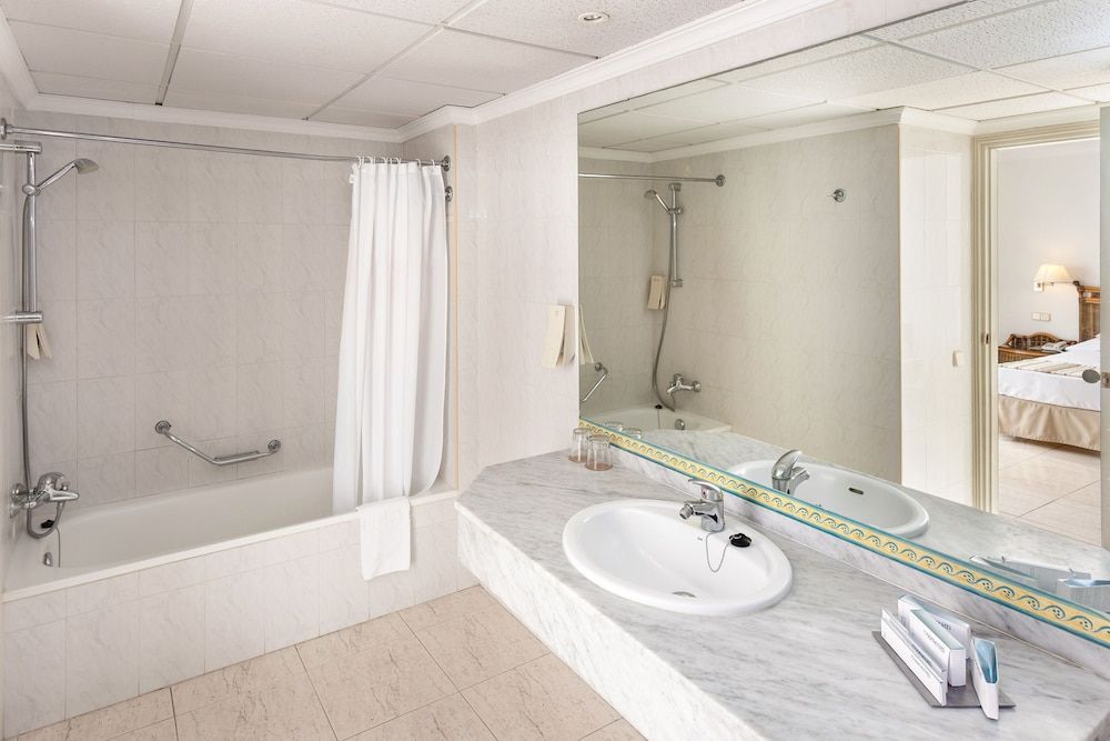 Room with Separate Lounge 3 adults