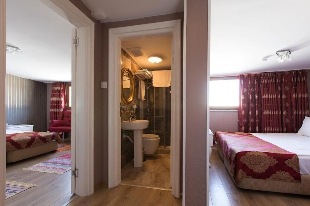 undefined Queens Land Istanbul 4