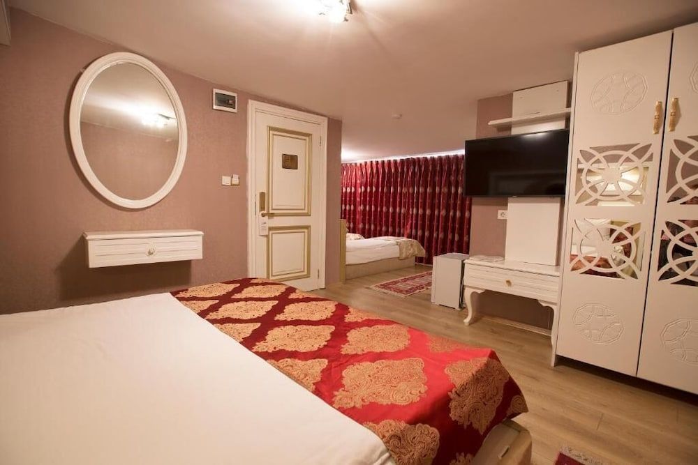 undefined Queens Land Istanbul 9