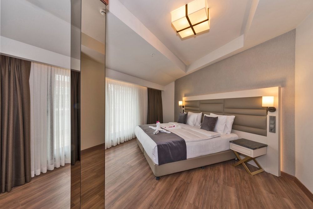 undefined Golden Royal Hotel & Spa 7