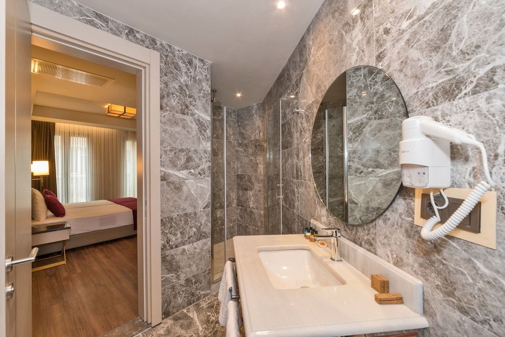 Golden Royal Hotel & Spa Economy Room 4