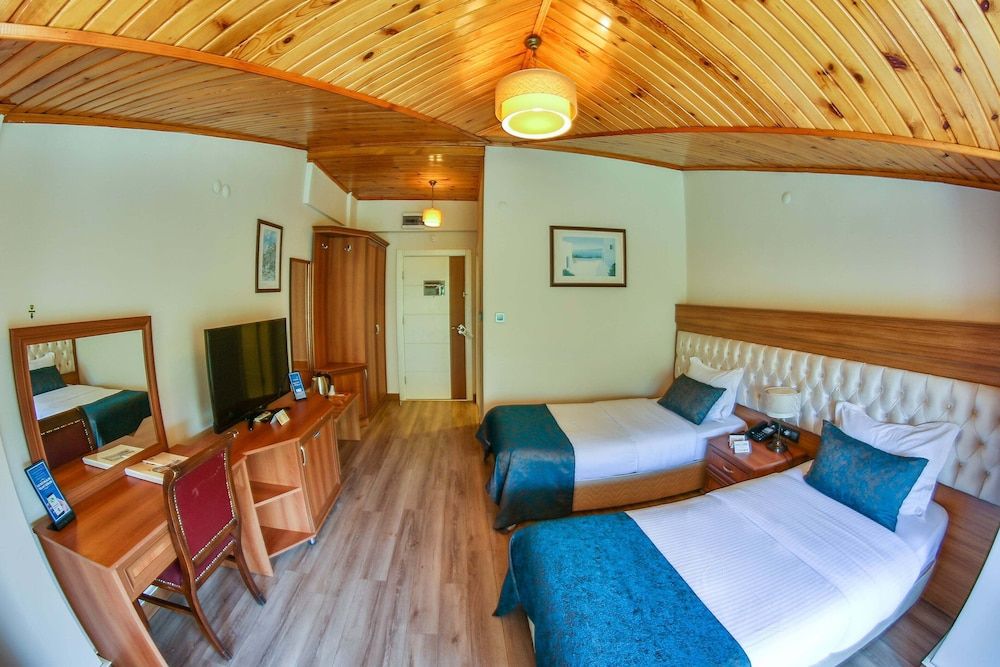 Diamond Hotel Standard Twin Room, Mountain View 2