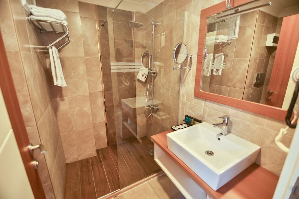 Diamond Hotel Standard Twin Room, Mountain View 6