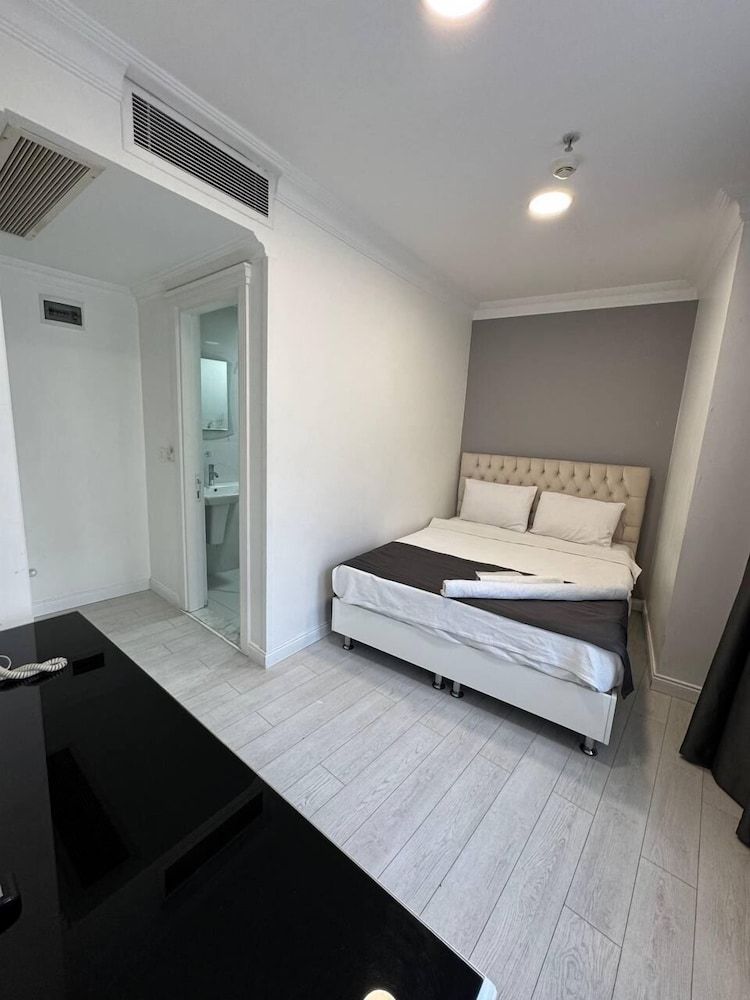 undefined ENS HOTEL 6