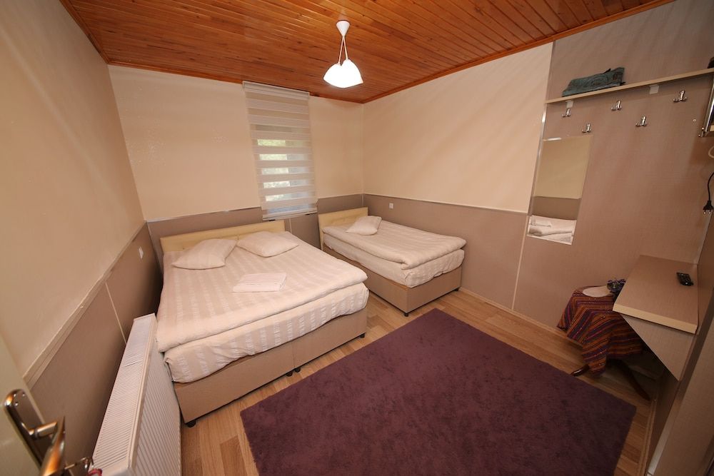Emiroglu Konak Standard Triple Room 2