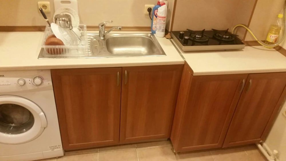 undefined Red House 8