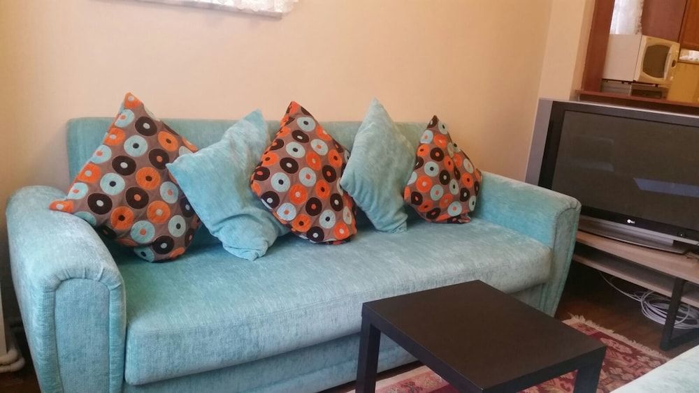 undefined Red House 9