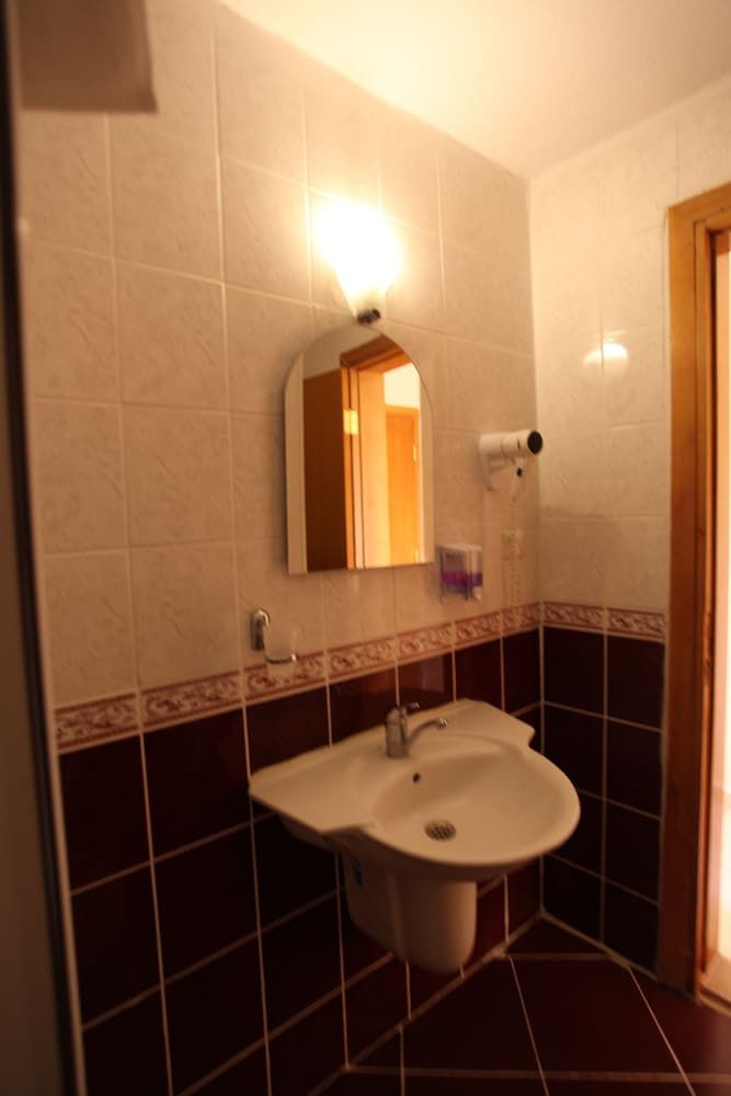 Malhun Hotel Standard Triple Room 5