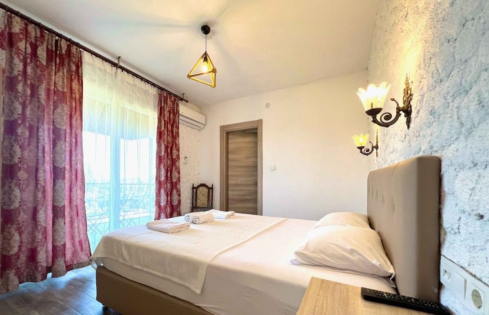 Satsuma Butik Otel French Balcony (Double Bed) 3