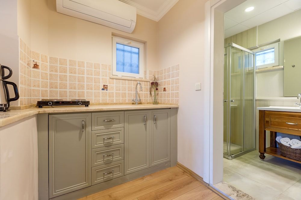 Gurel Garden House Club Room 9