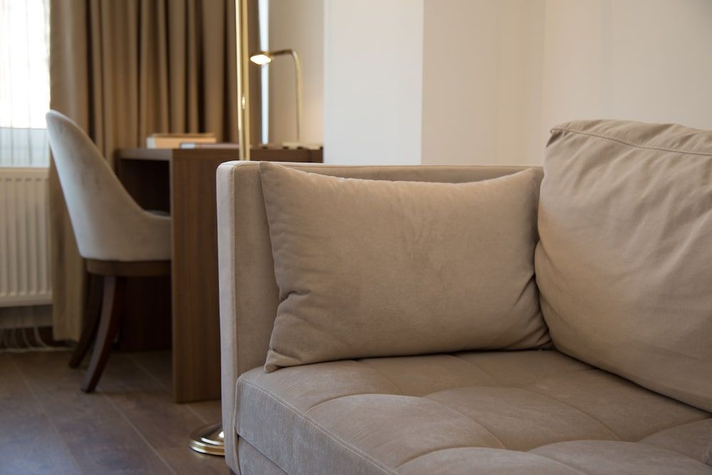 TN & CO Hotel Premier Suite, 1 Queen Bed, Non Smoking 3