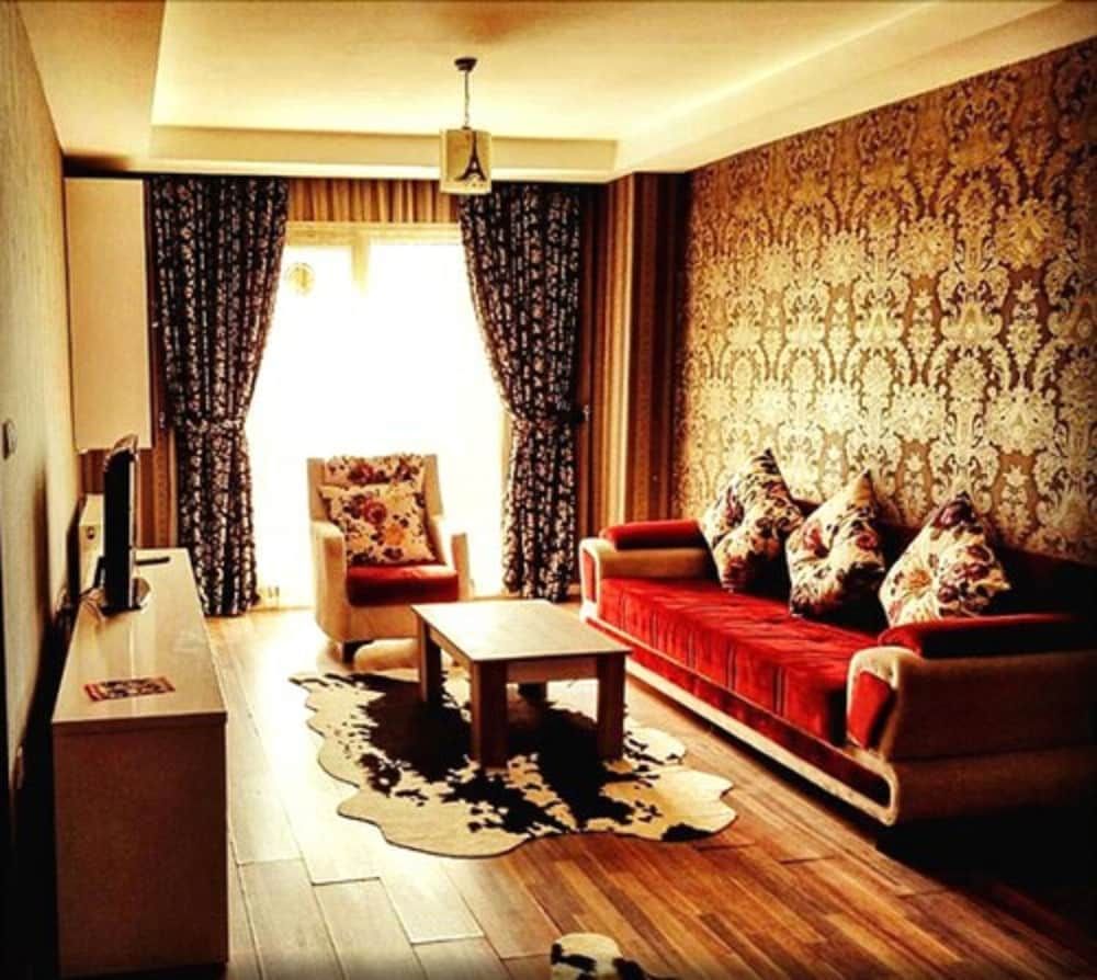 undefined Tuyap Pin Suite 10