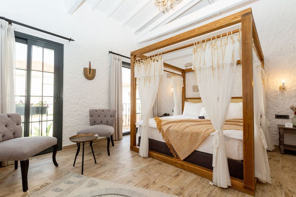 undefined Alachi Hotel 3