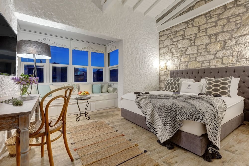 undefined Alachi Hotel